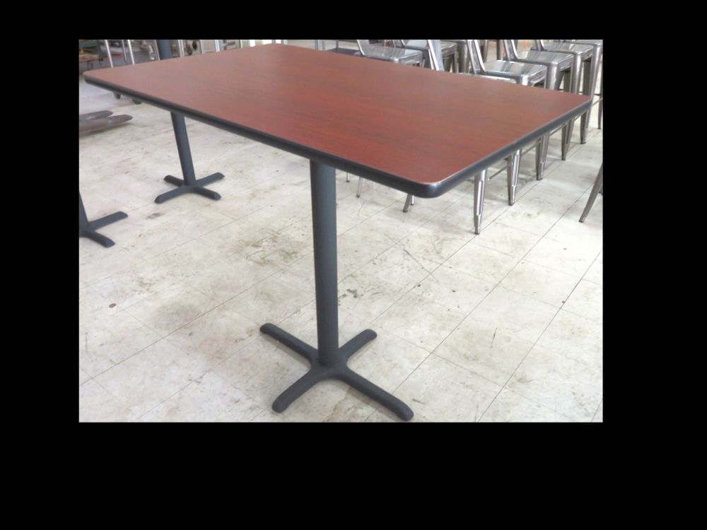 6627 a 48" X 30" Cocktail table