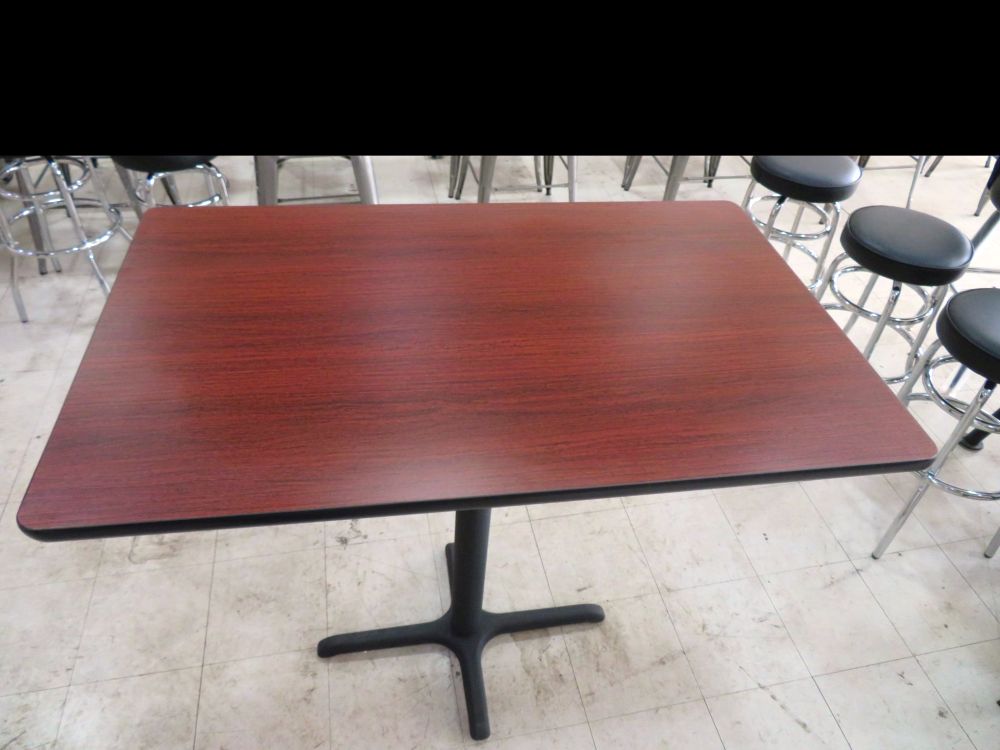 6627 b 48" X 30" Cocktail table